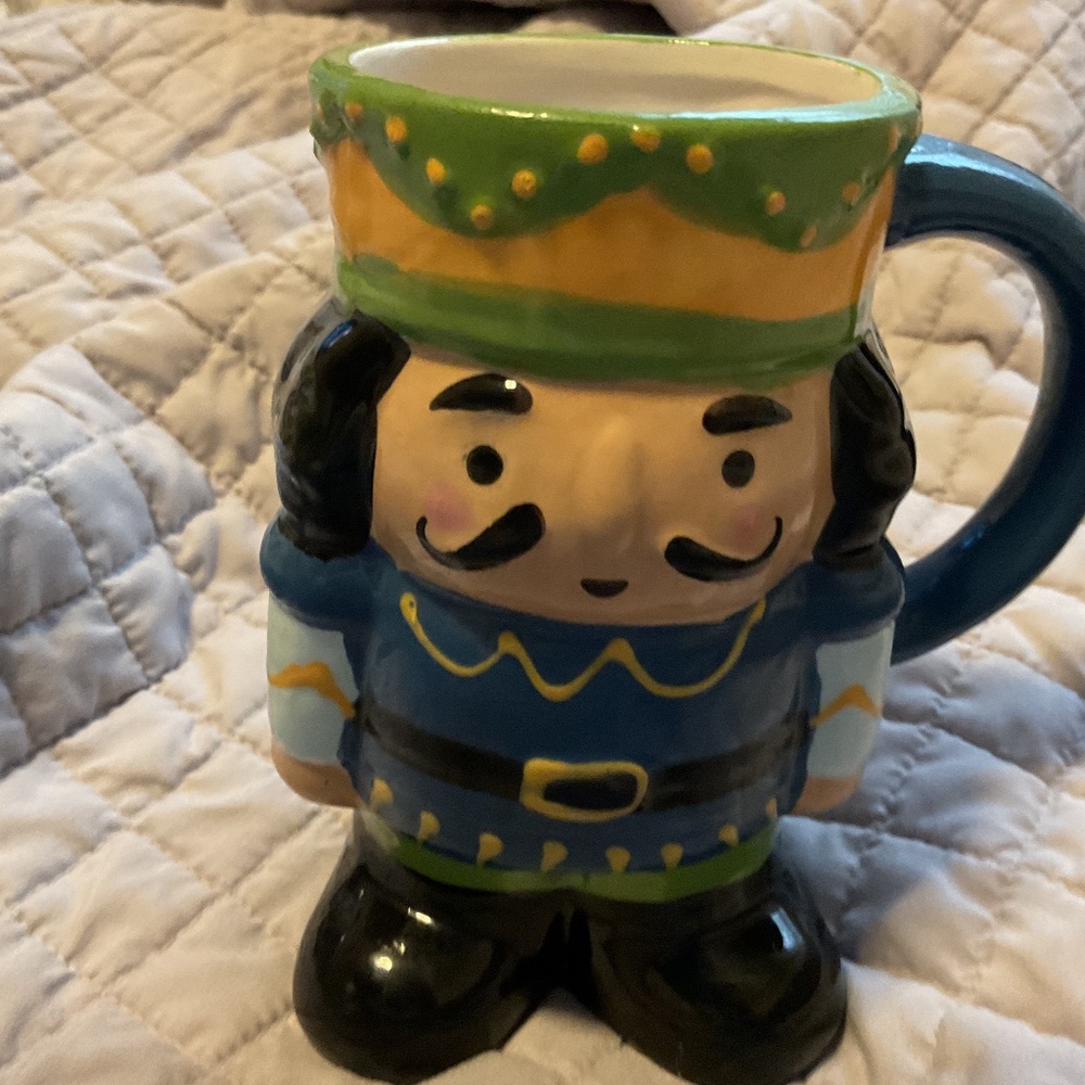 Nutcracker wondershop holiday mug EUC